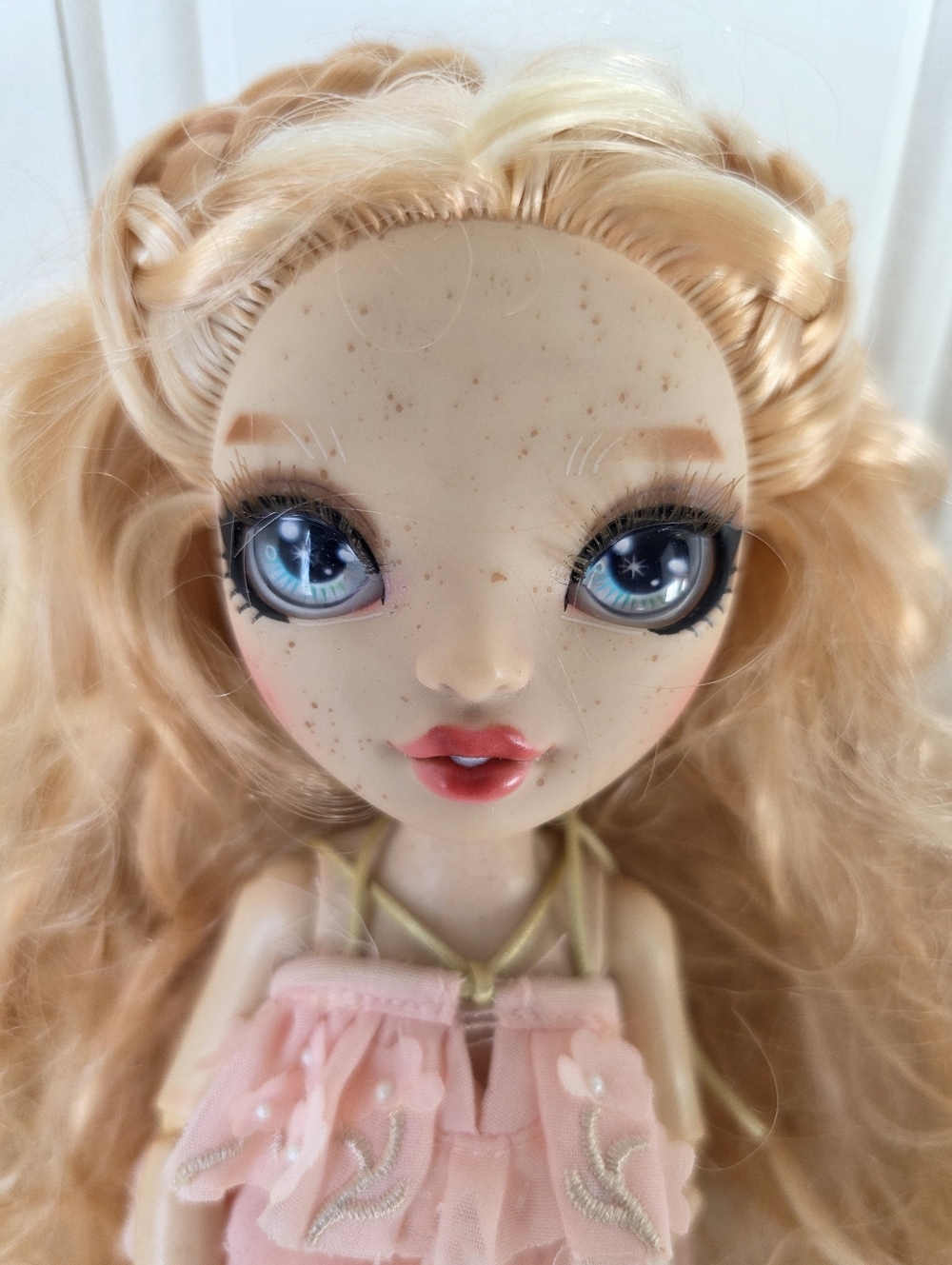 Rainbow High Victoria Whitman Fashion Doll MGA Entertainment 10" - Picture 3 of 9